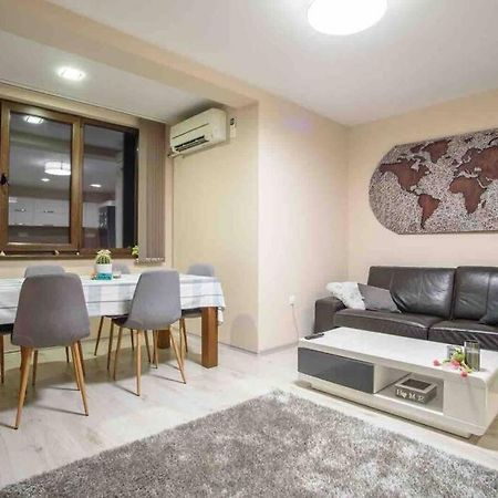 Sunny Spacious Apartment In A Great Location Казанлик Екстер'єр фото